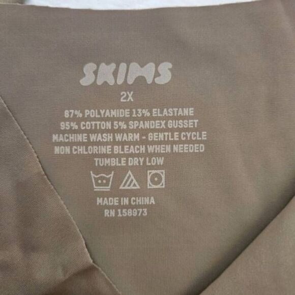 2 pairs SKIMS panty Nwt - Picture 6 of 9
